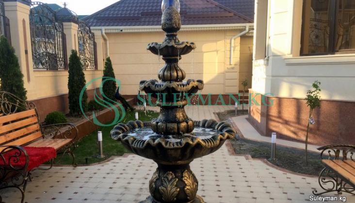 Сегодня установили циркуляционный фонтан. Один из первых в этом сезоне.`]]