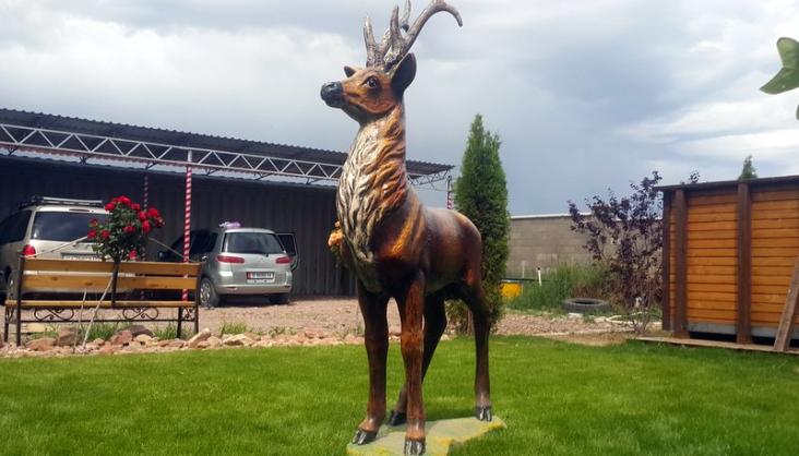 Большой Олень скульптура на Иссык-Куле.