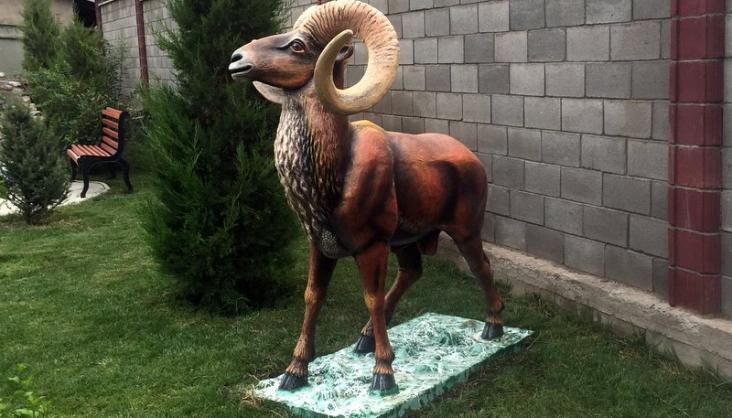 Скульптура Архара-горного барана в Бишкеке и Балыкчы.