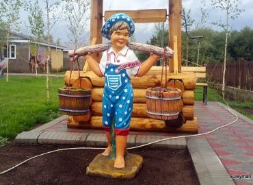 Мальчик и девочка с ведрами