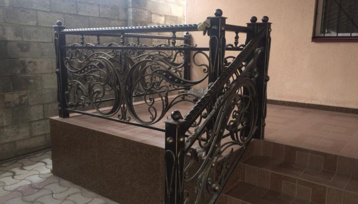 кованые перила на крыльцо
