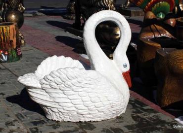 Вазон Лебедь