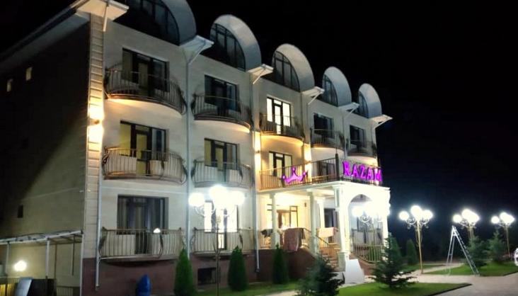 Фото перил на балкон и кованых фонарей