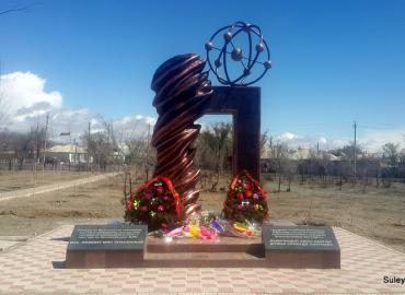 Памятник в г.Балыкчы