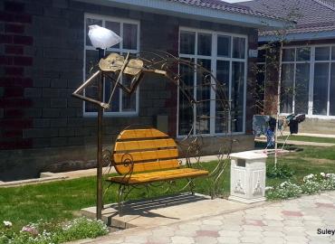 Скамейки с зонтом для растений