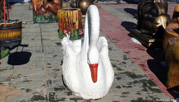 Горшок для посадки цветов в форме лебедя в Бишкеке и Балыкчы.