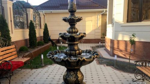 Сегодня установили циркуляционный фонтан. Один из первых в этом сезоне.