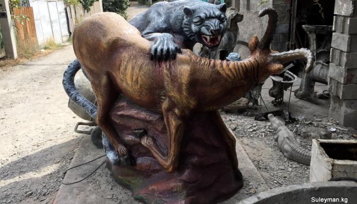 Скульптура Барса и Архара в Балыкчы Иссык-Куль