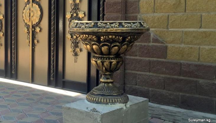 Вазон уличный для посадки цветов Бишкек Иссык-Куль Кыргызстан.