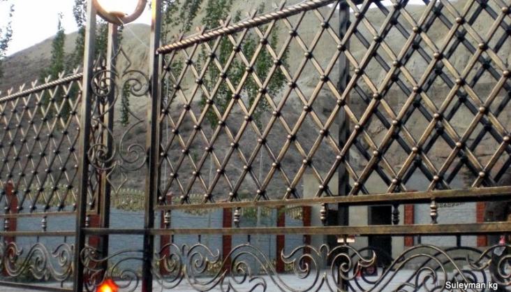 кованый забор в национальном стиле Иссык-Куль