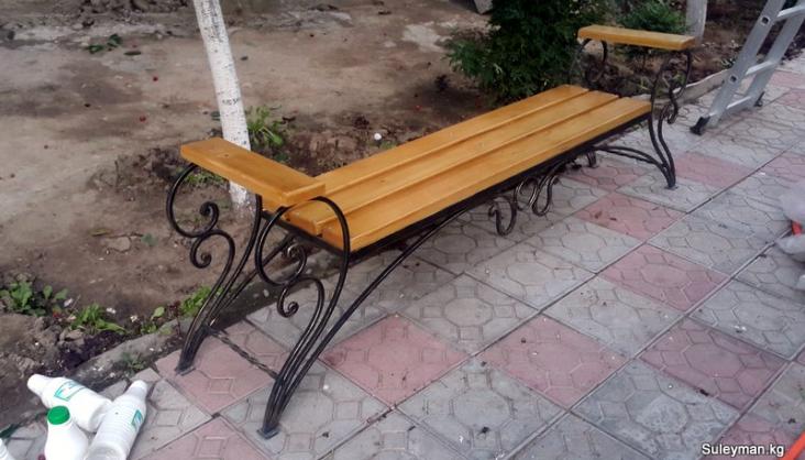 Уличные скамейки во двор.