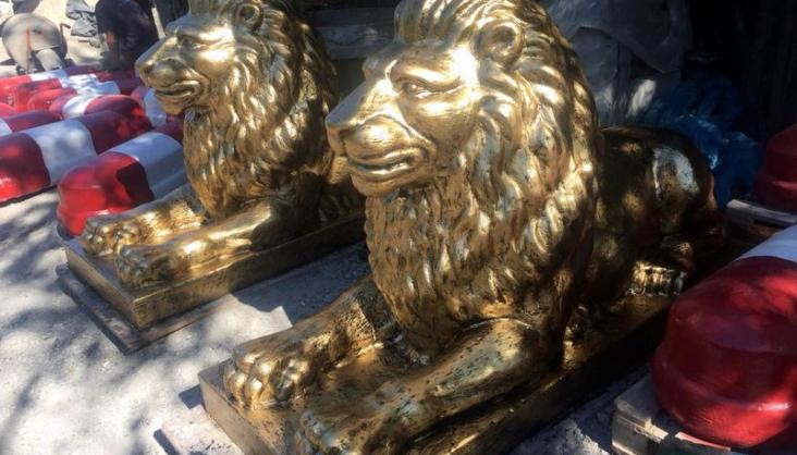 Скульптуры львов в Бишкеке и Балыкчы Кыргызстан.