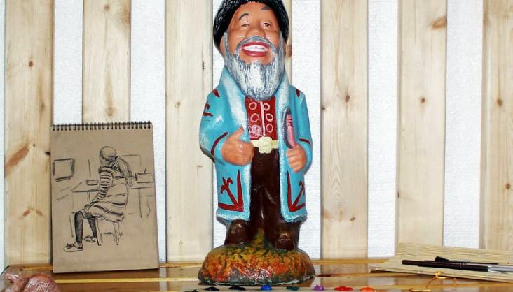 скульптуры аксакала в Бишкеке