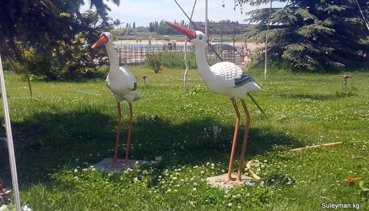 фигурки аистов Иссык-Куль.